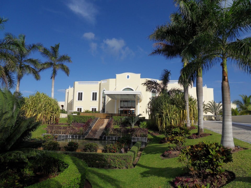 Garten vor dem Eingang zum Hotel Dreams Tulum Resort & Spa