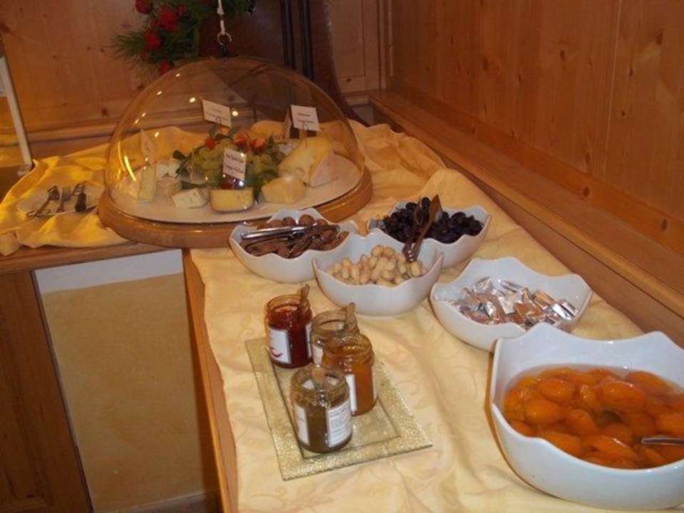 Vorspeisen Büffet Käseauswahl Alphotel Tyrol