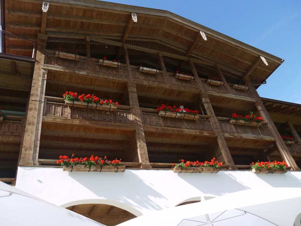 Die Zimmer von außen Berghotel Rehlegg