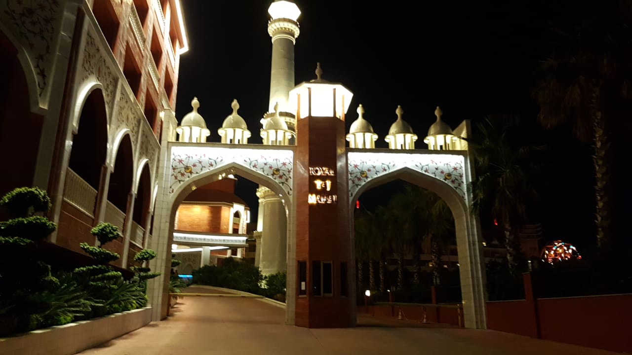 Außenansicht Royal Taj Mahal Hotel