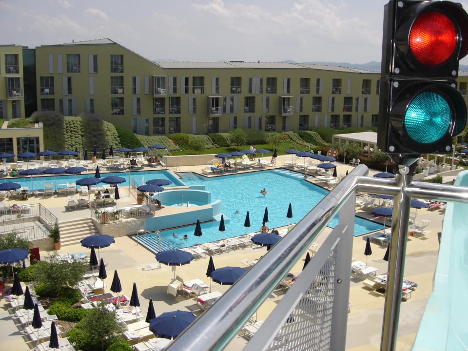 Pool und Hotel von der Rutsche aus Falkensteiner Family Hotel Diadora