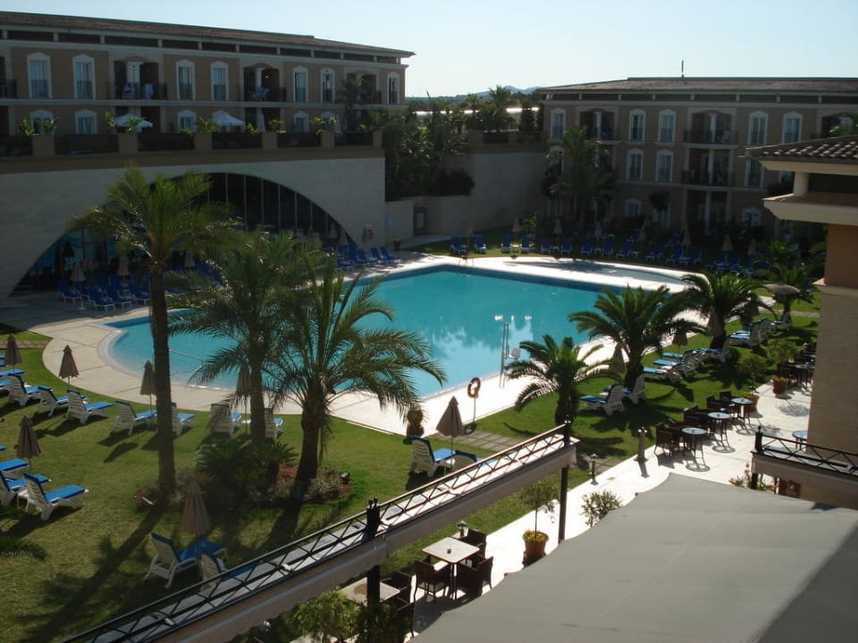 Blick auf den Pool Grupotel Playa de Palma Suites & Spa