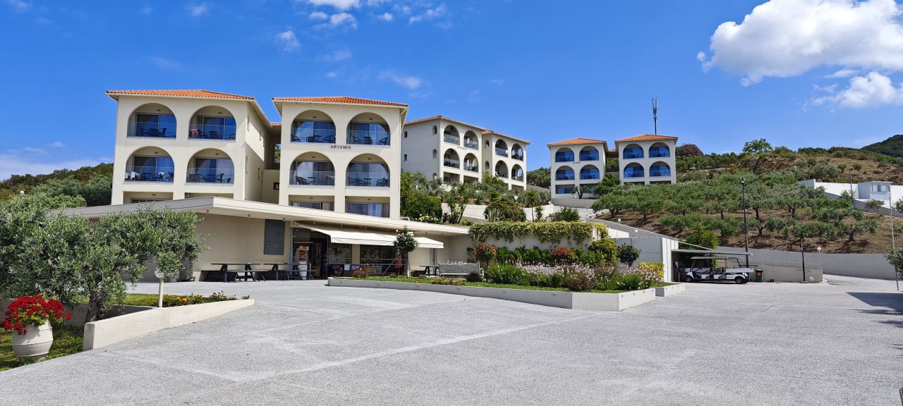 Außenansicht Akrathos Beach Hotel