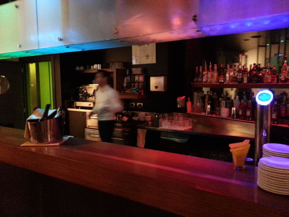 Die Bar für den Abend Mercure Nerocubo Rovereto