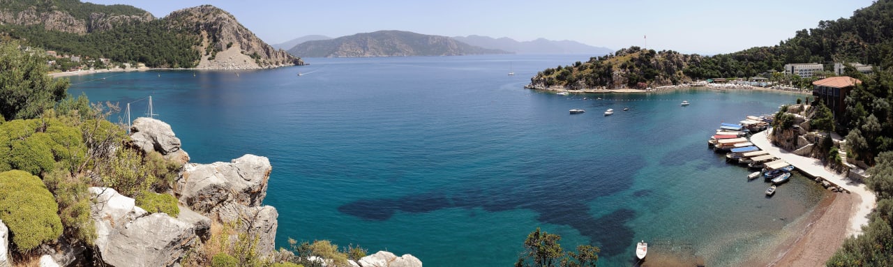 Panoramaaufnahme von der Bucht (Hotel ist rechts) Turunc Resort Hotel