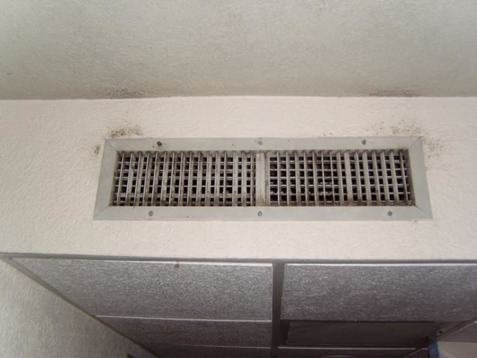 Klimaanlage von Schimmel umgeben Hotel Los Aluxes