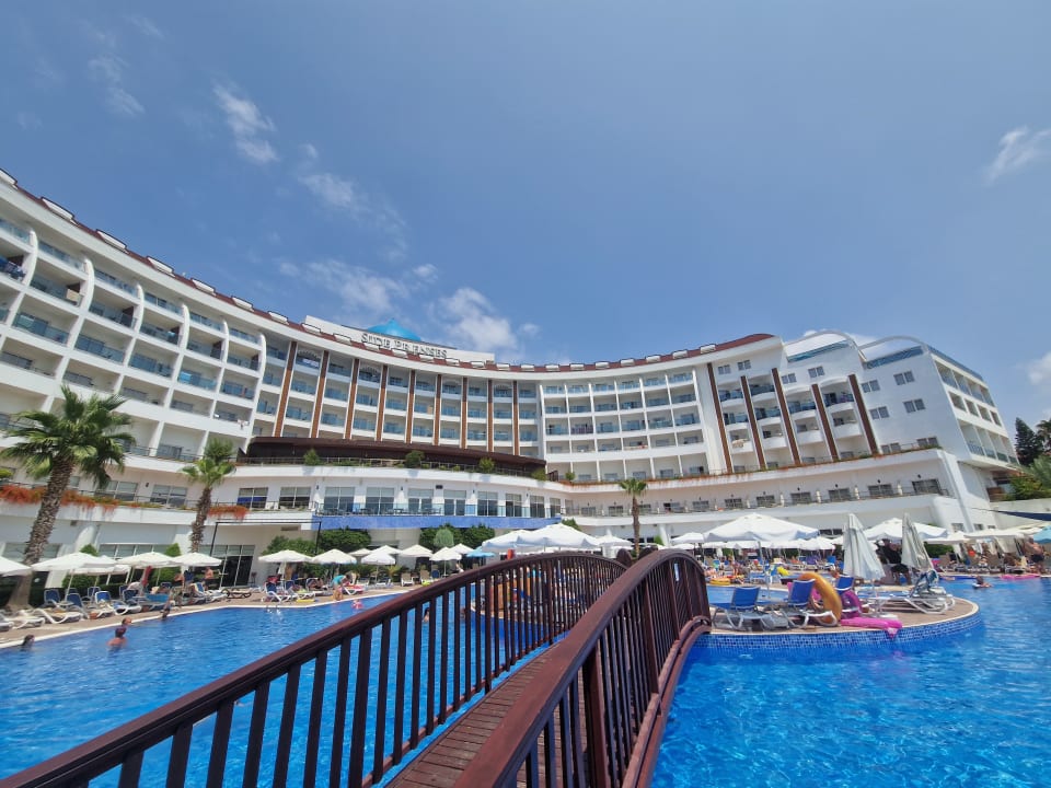 Pool Side Prenses Resort & Spa