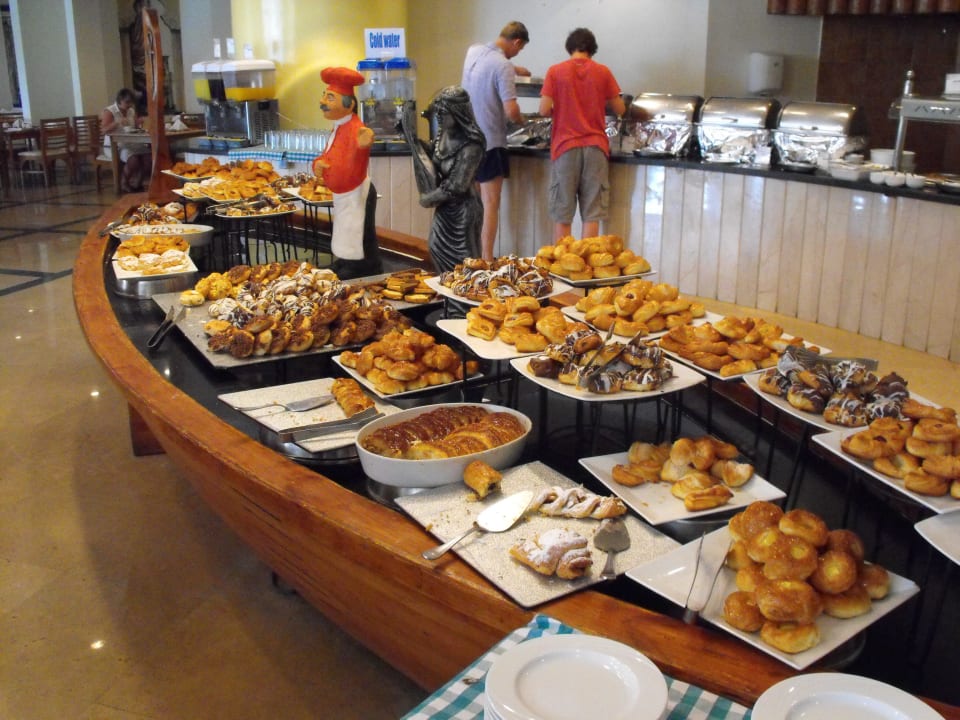 Frühstück, Brötchen Parrotel Beach Resort