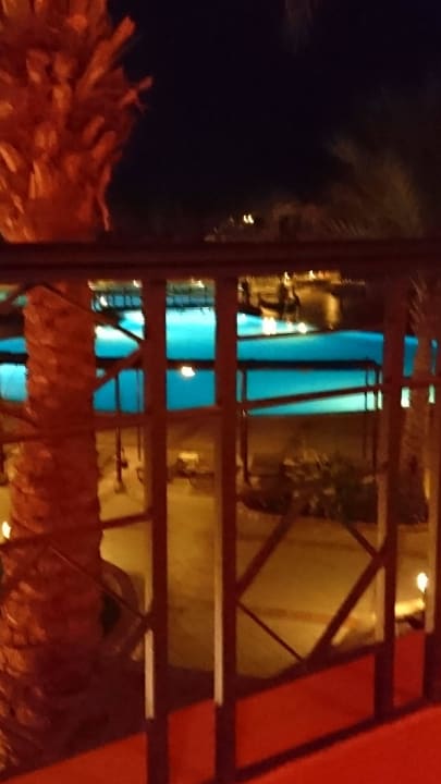 Poolblick am Abend Jaz Makadi Oasis Resort