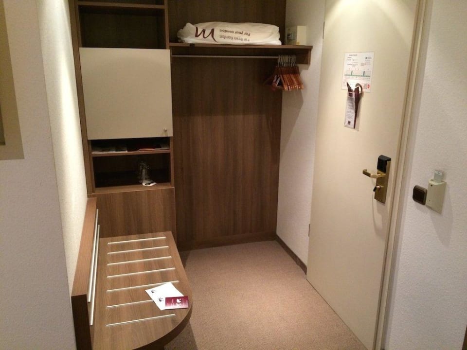 Kofferablage, Garderobe, links oben Minibar Mercure Hotel Greifswald Am Gorzberg