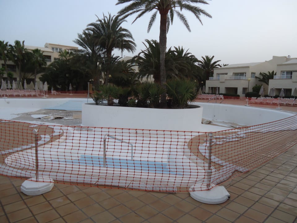 Pool im Nebengebäude Hotel Riu Oliva Beach Resort