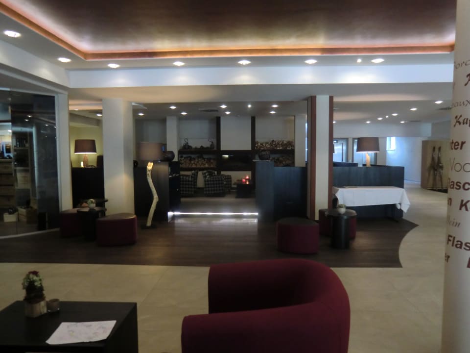 Kaminbereich in der Lobby Panoramahotel Oberjoch