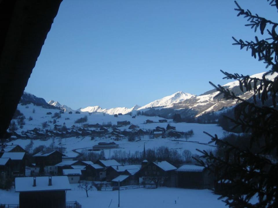 Aussicht von der Sonnenterrasse Hotel Ustria Plaun Fravgia