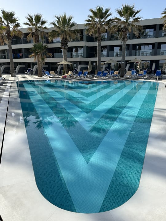 Pool Arina Beach Resort