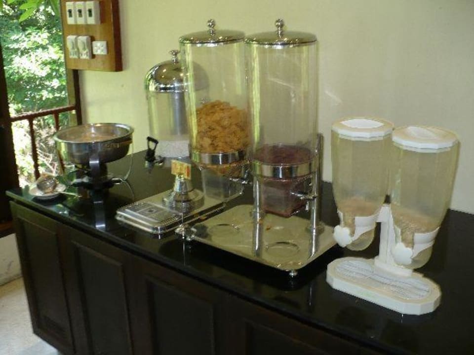 Frühstück: Müsli, kalte und warme Milch SYLVAN Koh Chang