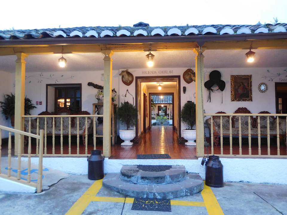 Eingang Hacienda Hosteria Chorlavi