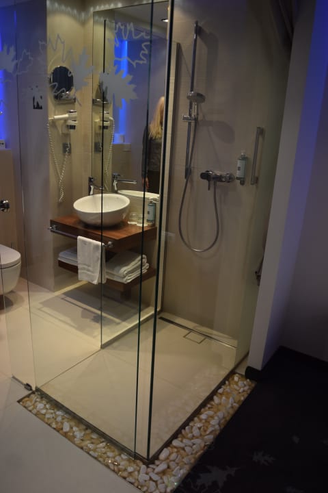 Bad in einem Glaskasten... Hotel Puro