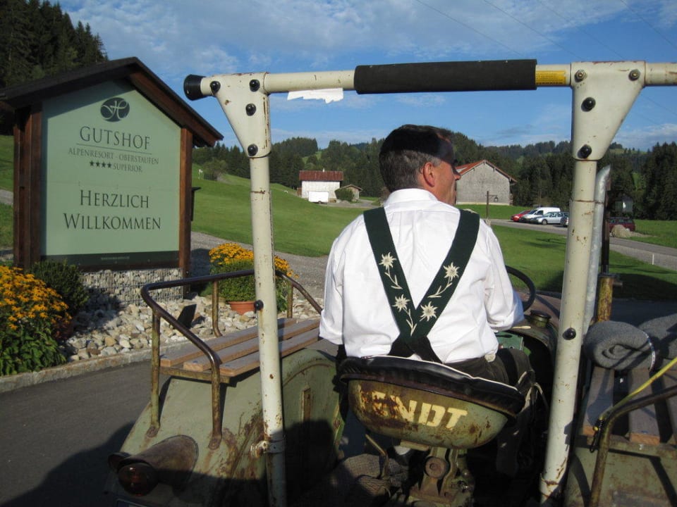 Wer nicht läuft, wird mit dem Heuwagen gefahren Haubers Naturresort