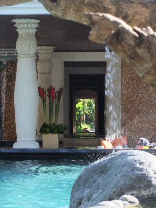 Bar und Durchgang Puri Santrian