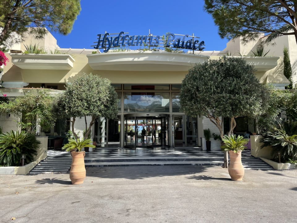 Außenansicht Hydramis Palace Beach Resort