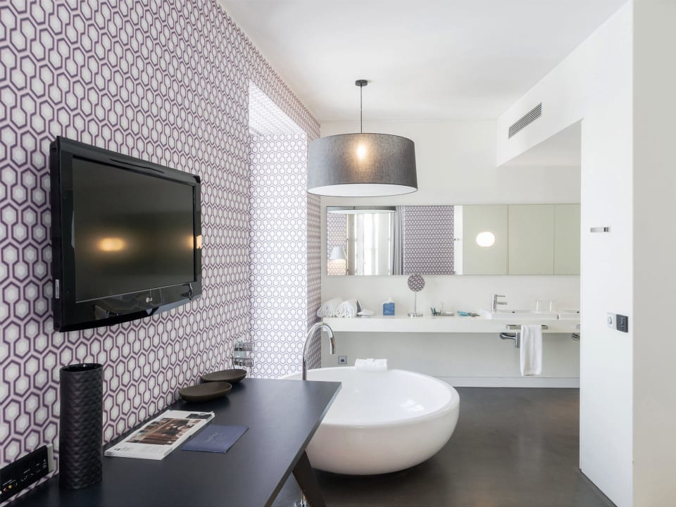 Inspira Suite Bathroom Inspira Liberdade Boutique Hotel