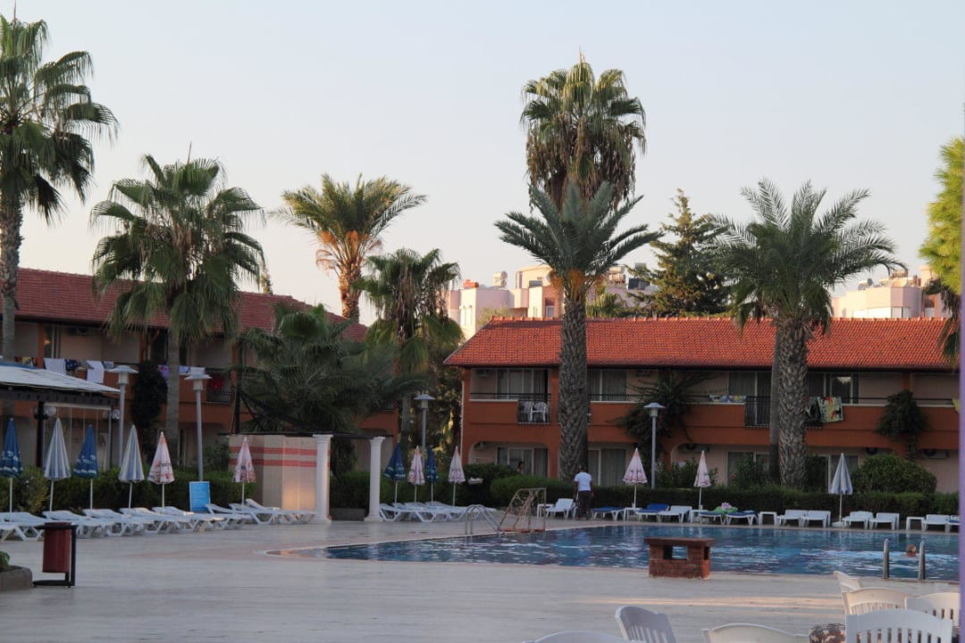 Pool Club Turtas Beach Hotel