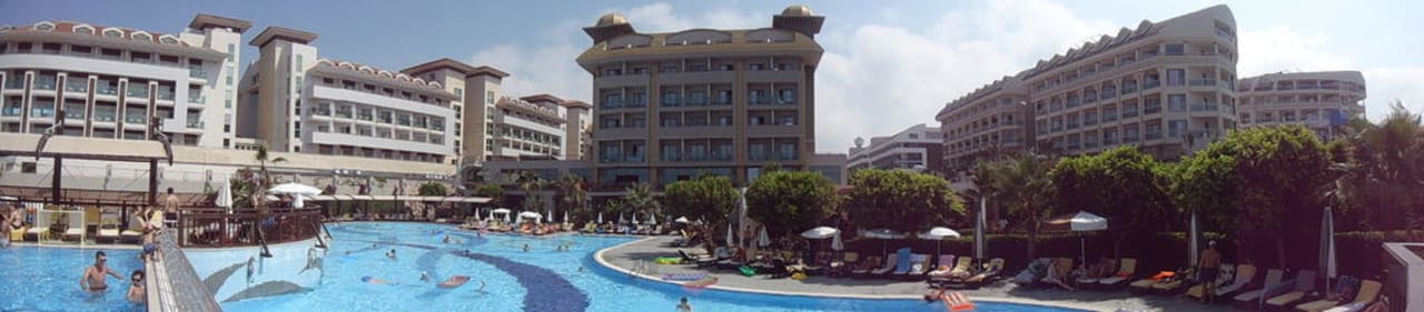 Панорама с верхнего бассейна Aydinbey Kings Palace & Spa