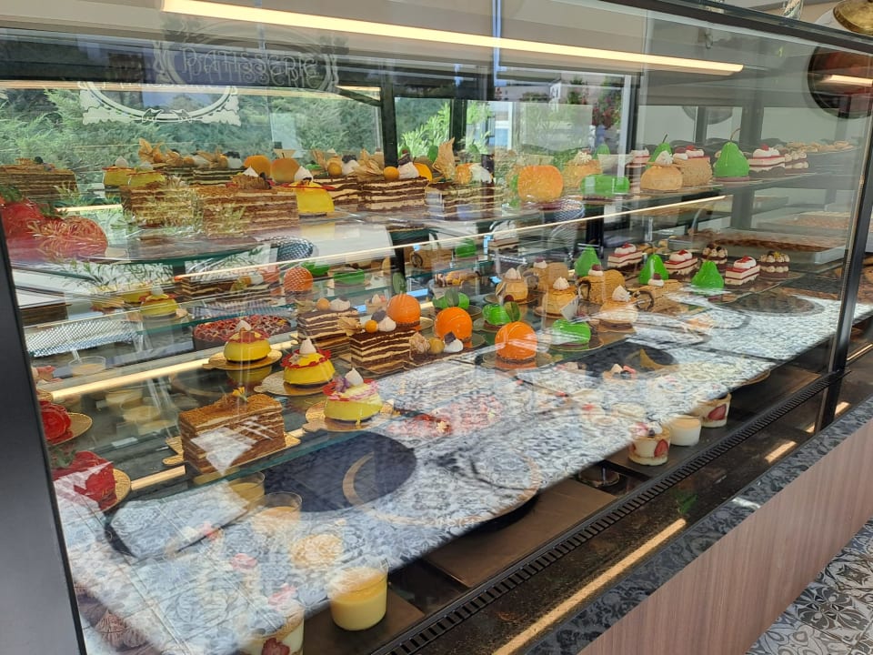 Gastro Adora Hotel & Resort