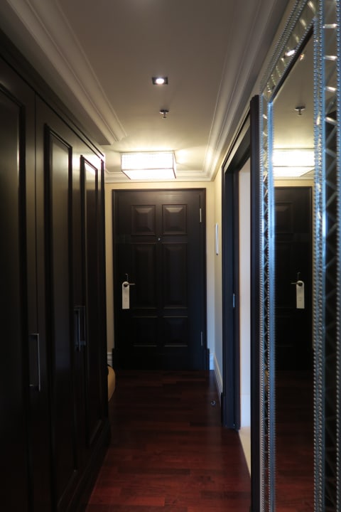 Zimmer 408, Flur Breidenbacher Hof