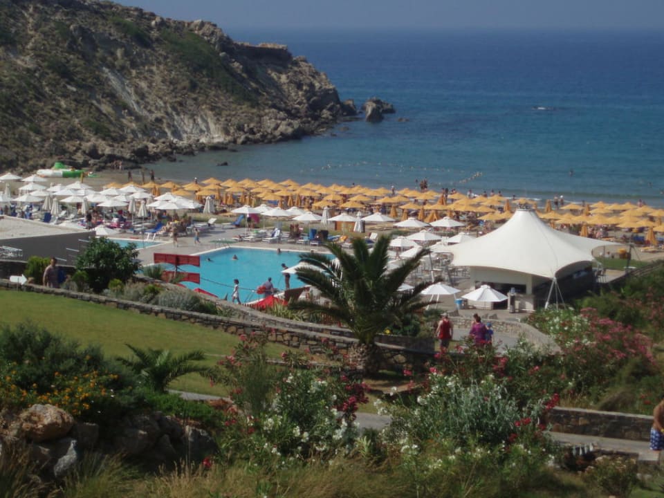 Blick vom Restaurant auf Pool & Strand Atlantica Mikri Poli Crete