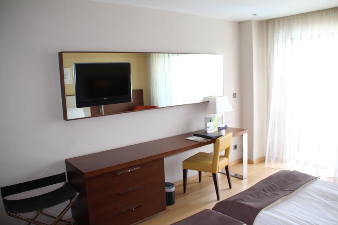 Fernseher im Spiegel eingebaut TUI BLUE Side