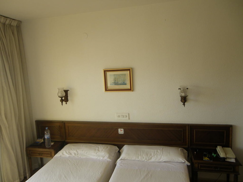 Zimmer Hotel Almirante