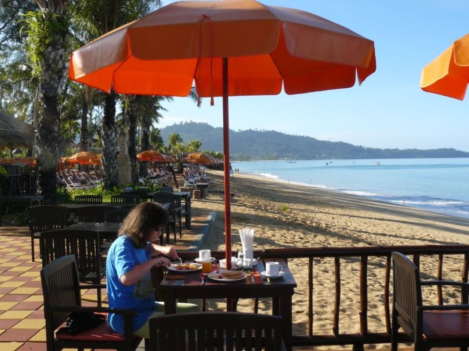 Frühstück auf der Terrasse des Restaurants Sudala Beach Resort