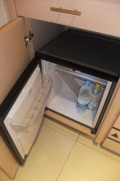 Kühlschrank / jeden Tag 2 große Flaschen Wasser Hilton Marsa Alam Nubian Resort