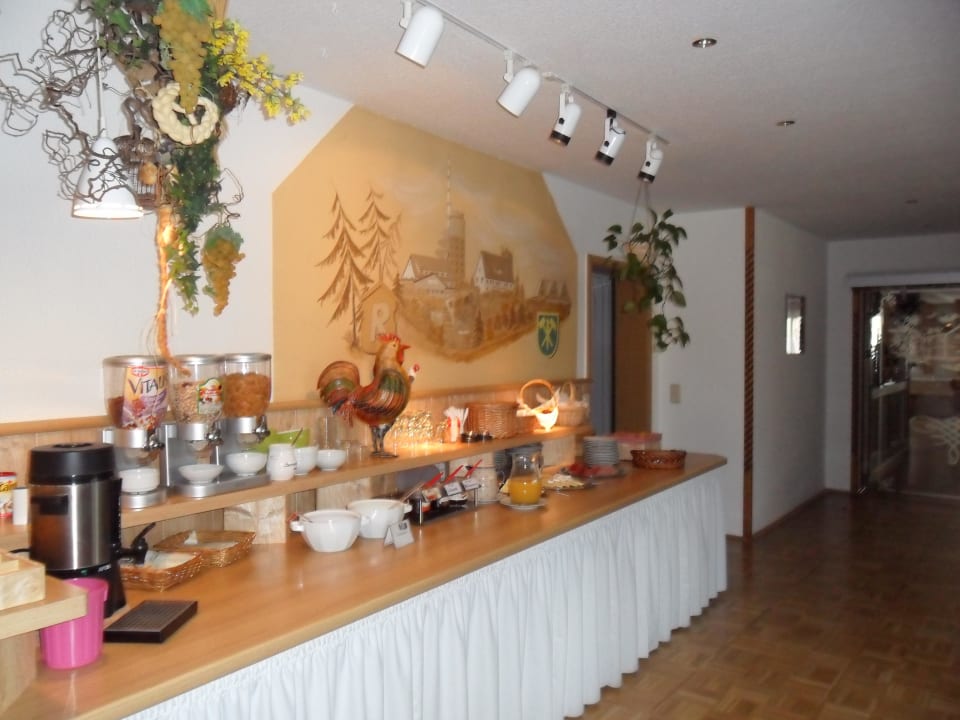 Der Frühstücksraum mit Buffet Hotel Berggarten