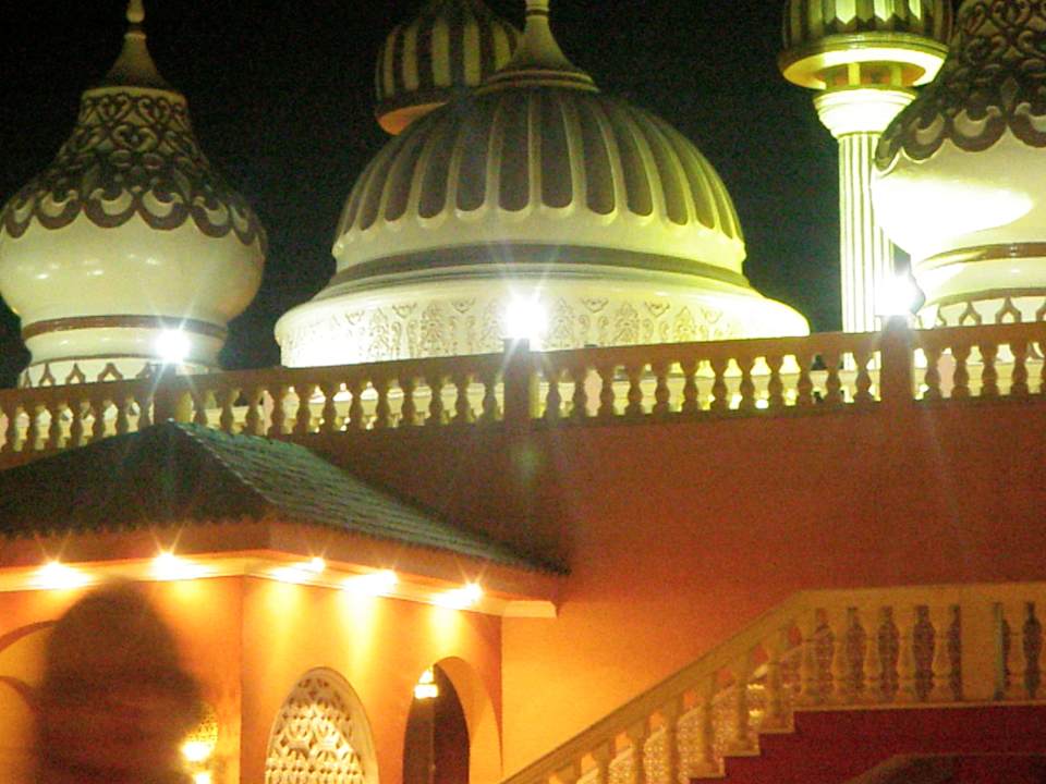 Wieczorem w hotelu Pickalbatros Alf Leila Wa Leila Resort - Neverland Hurghada