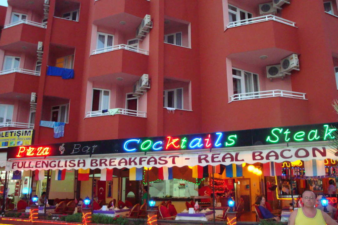 Zimmer über dem Restaurant Acar Hotel