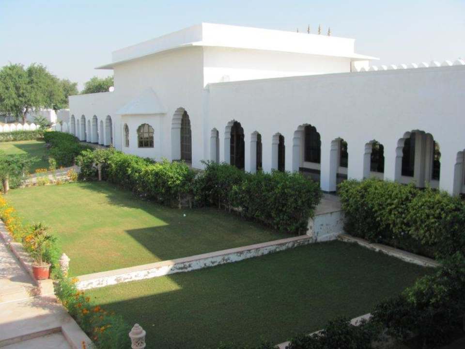 Gartenanlage die der Gast sieht Hotel Udai Vilas Palace Mandawa