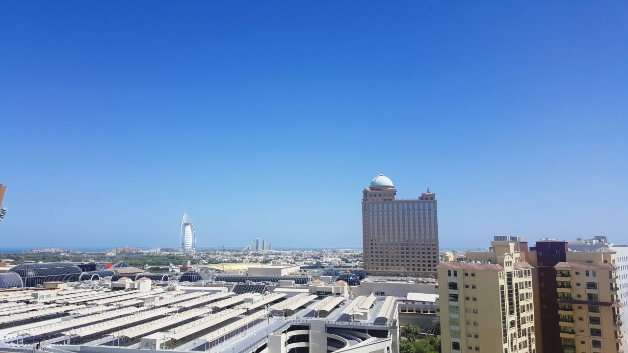 Ausblick vom Pool auf dem Dach Citymax Hotel Al Barsha