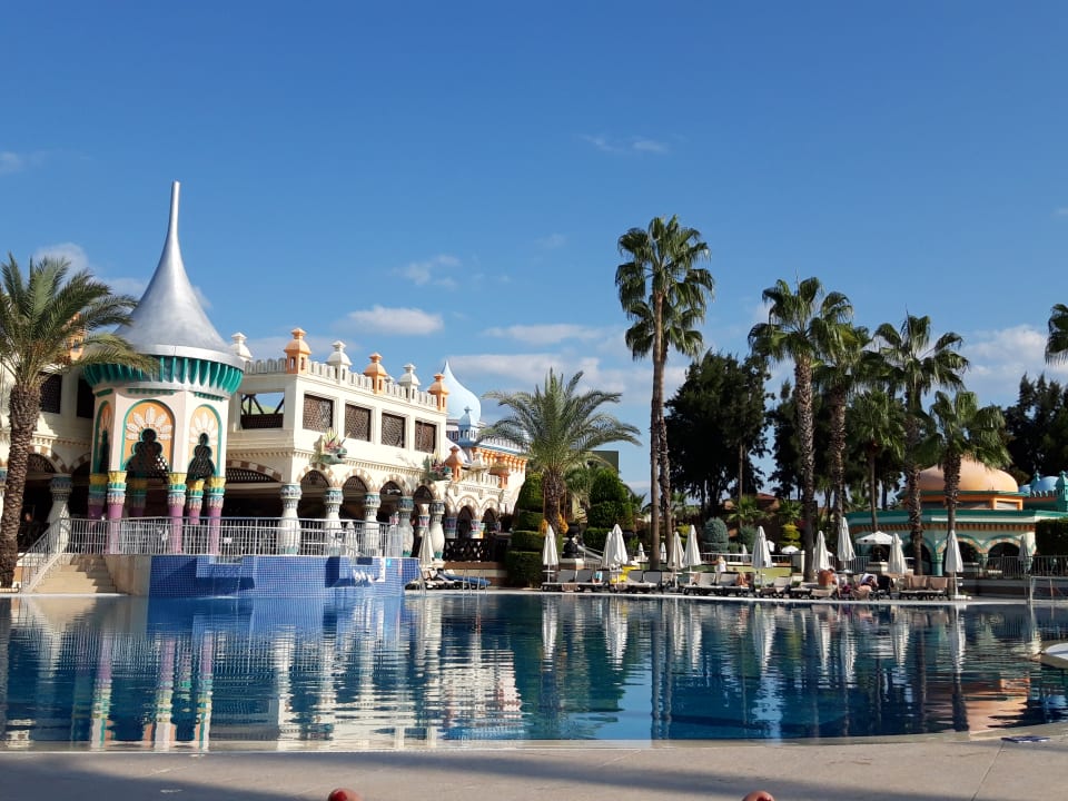 Pool Kamelya Aishen Club