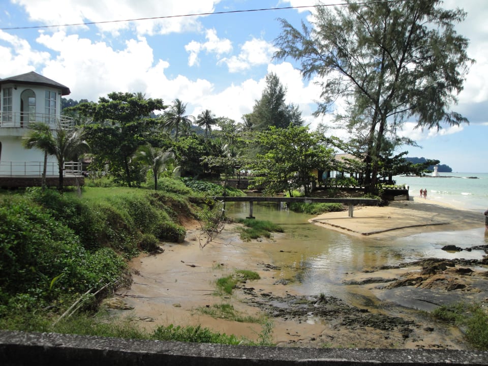 Strand 200m vom Hotel Khaolak Oriental Resort - Adults only