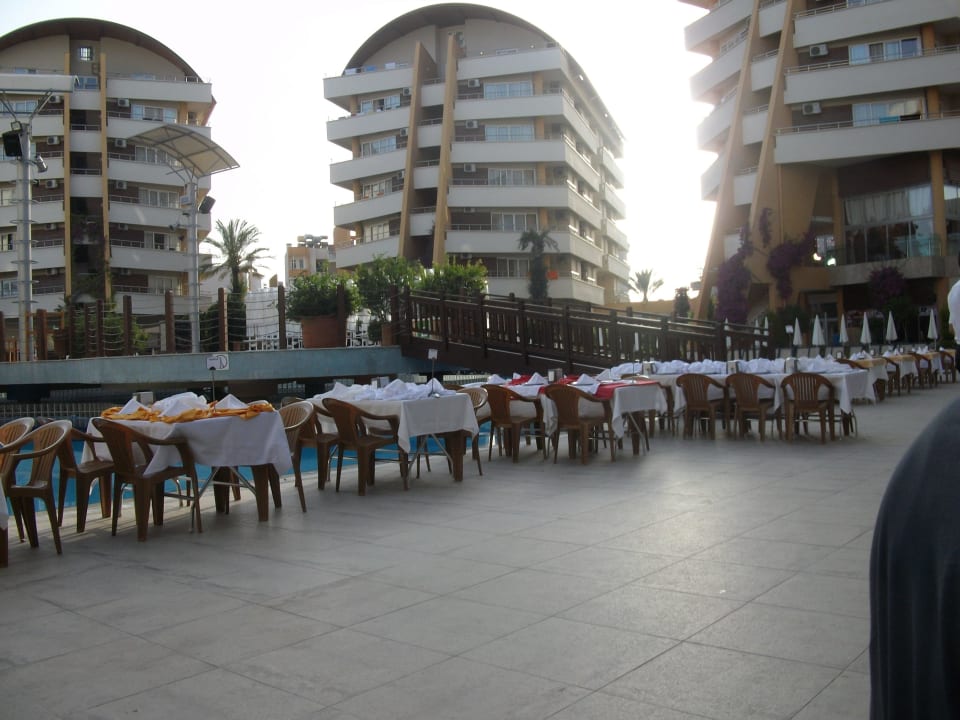 Tische draussen rechtzeitig da sein Alaiye Resort & Spa