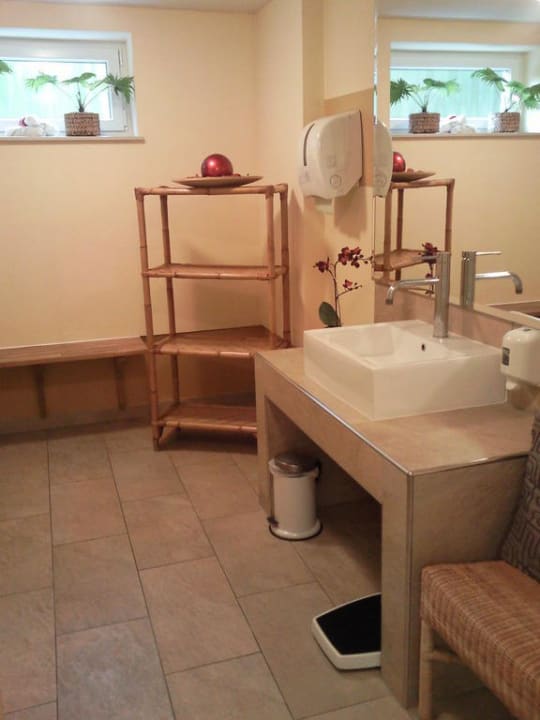 Vorraum Wellnessbereich Hotel Süd art