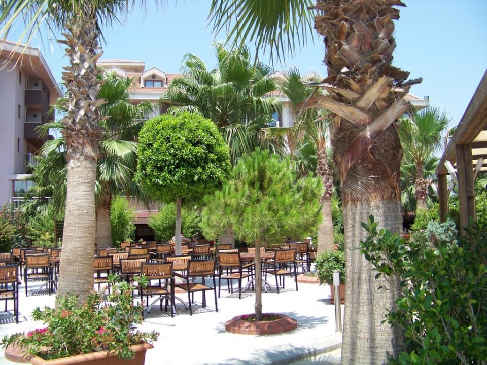 Außenessbereich Hane Family Resort