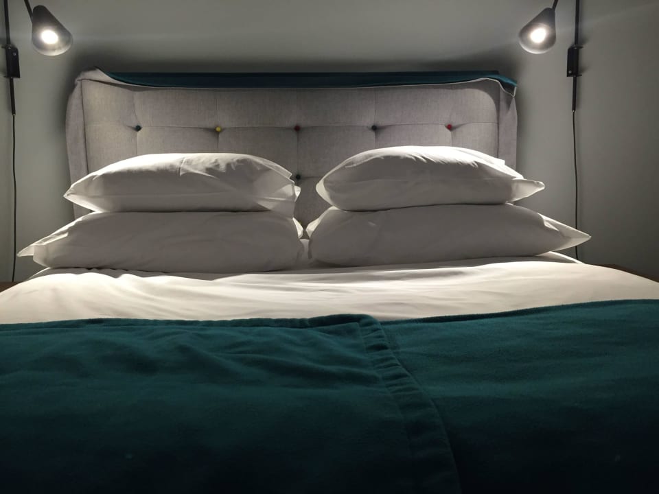 Łóżko i poduszki Puro Hotel Poznań