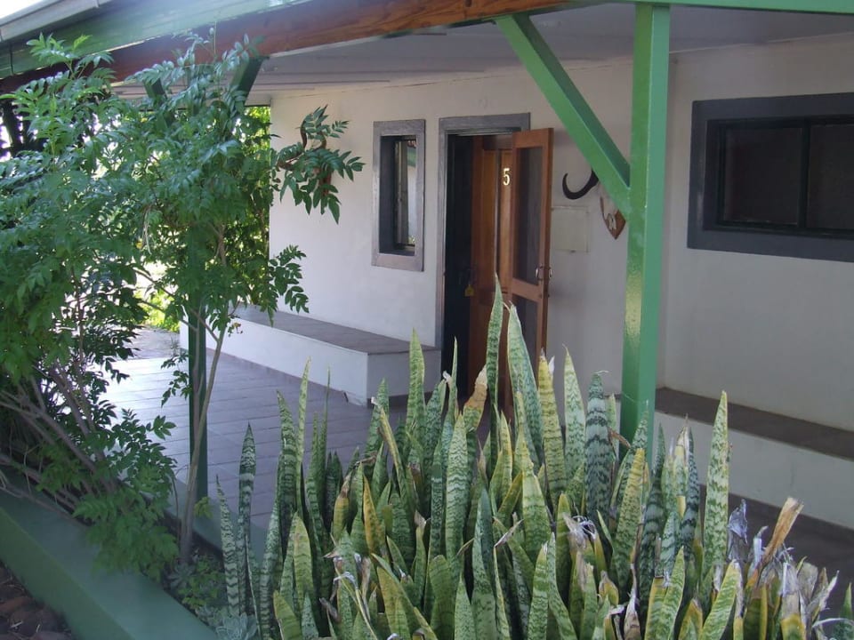 Zimmer 5 Guest Farm Okumitundu