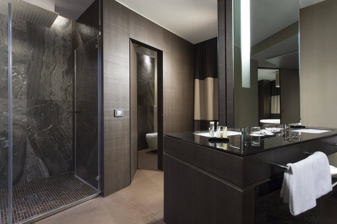 Penthouse Bathroom Hotel Rome Life