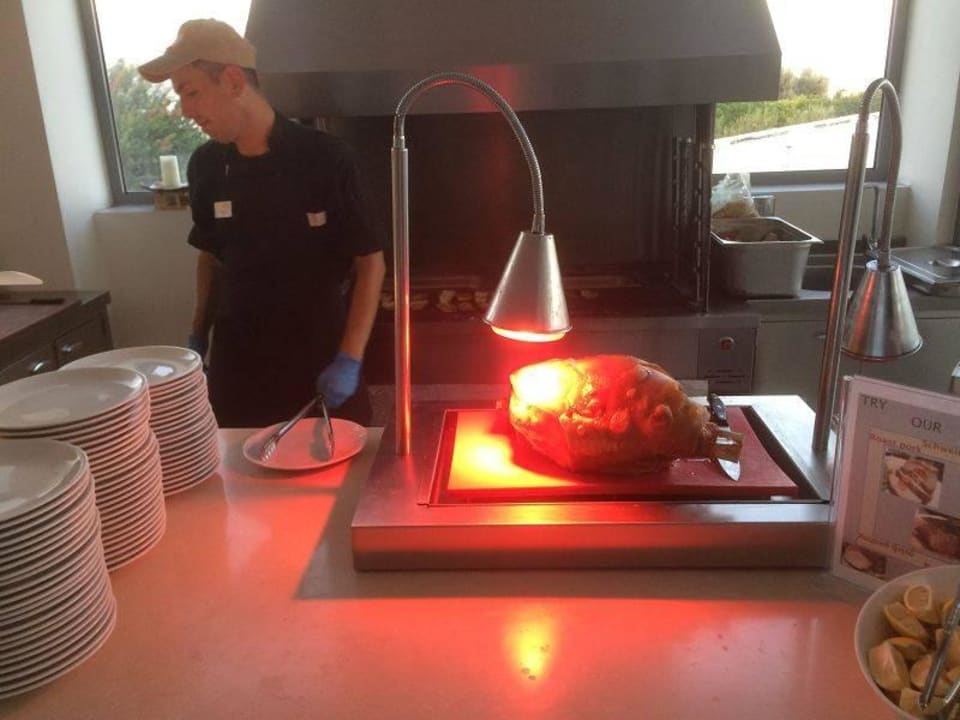 Abends Asterias Beach Resort