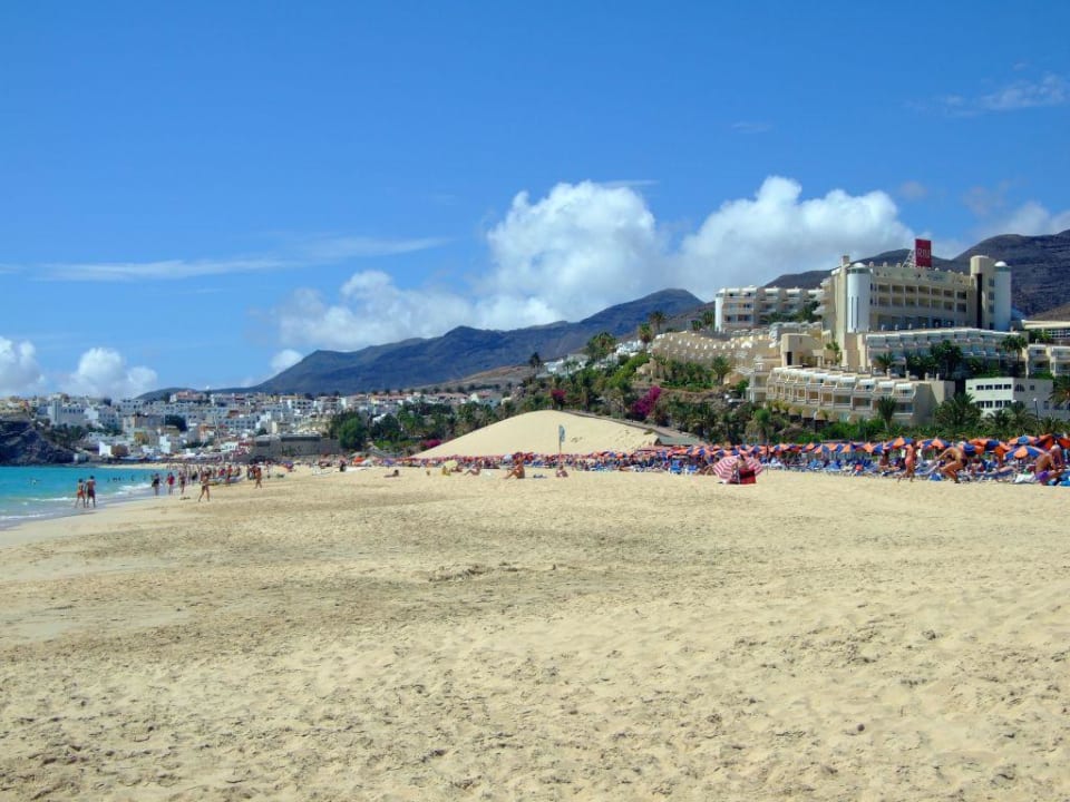 Unser Strand mit dem RIU-Hotel IFA Altamarena by Lopesan Hotels