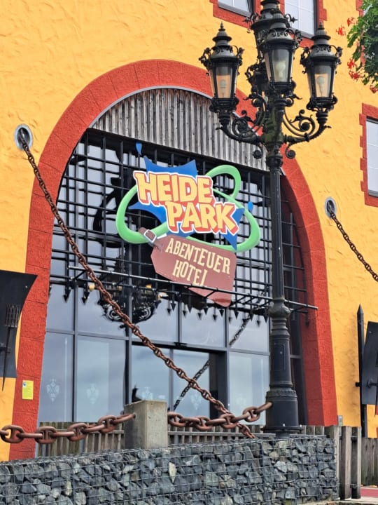Außenansicht Heide Park Abenteuerhotel